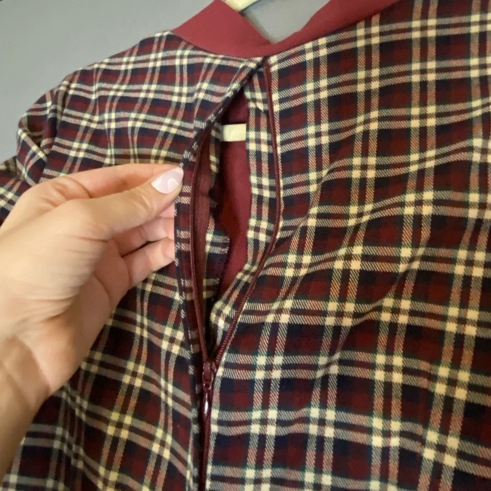 Plaid Hourglass Dress - Picture 5 of 9